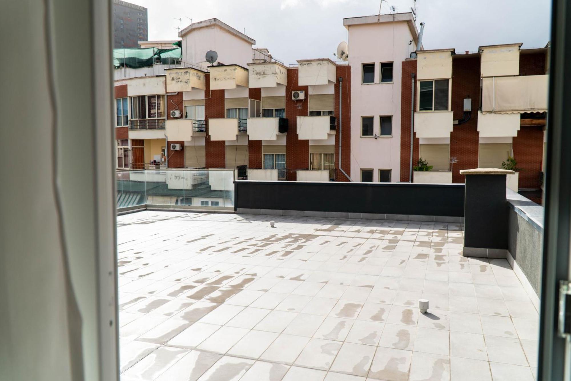 Signature 9 * Tirana